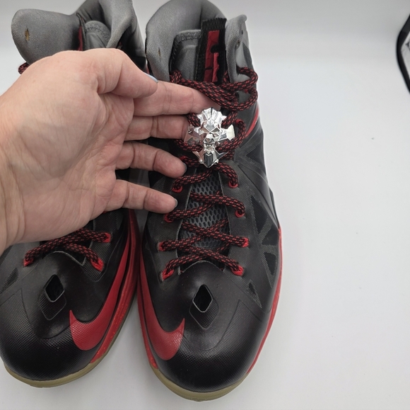 Nike LeBron 10 X 10+ Pressure Black Red Sport Size 12 Sneakers    Basketball Men